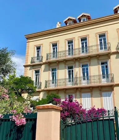 Apartment Loft At Leonie Hyeres